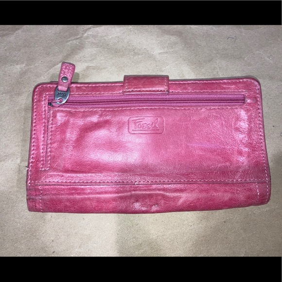 Clearance 🛍 Pink fossil wallet. - Picture 2 of 6